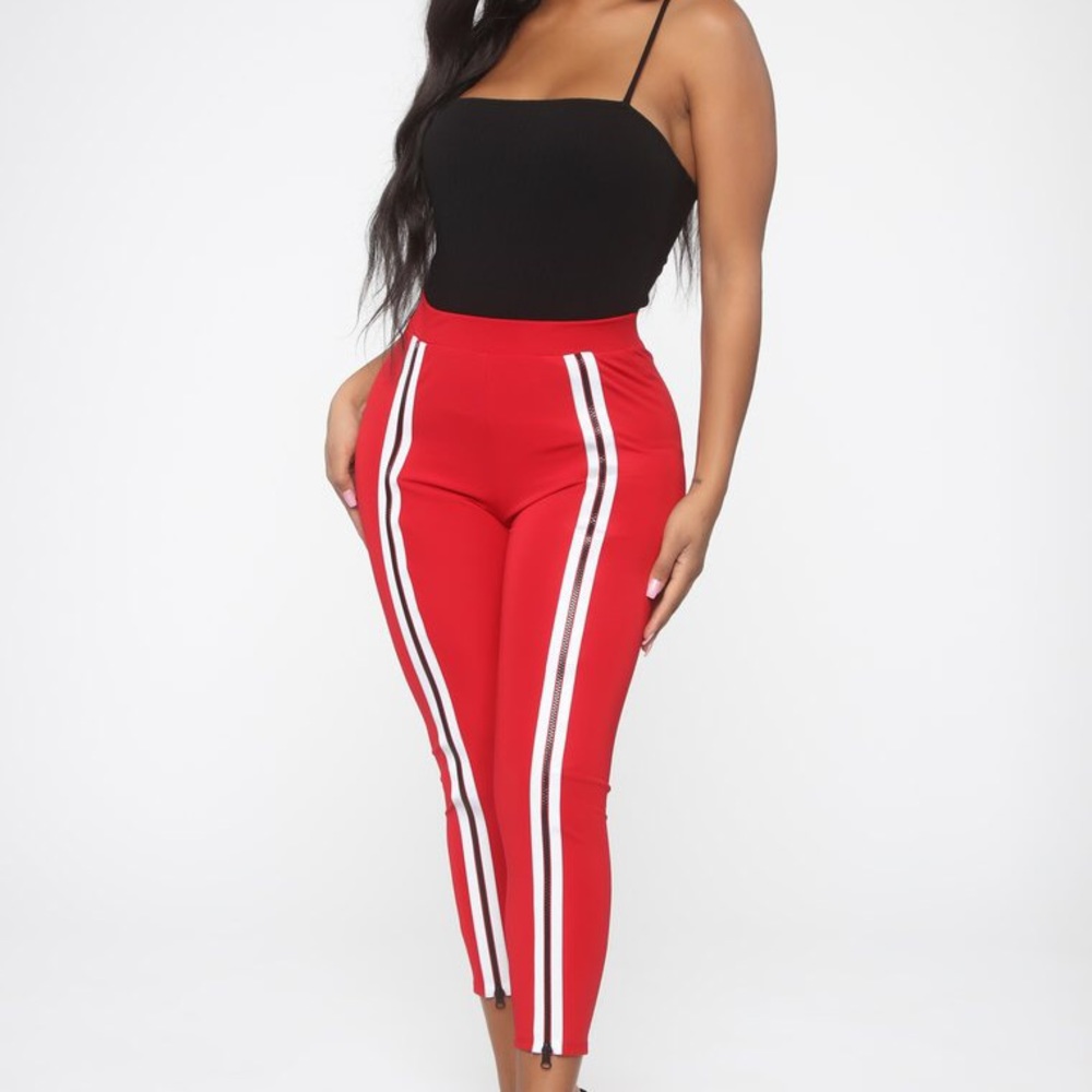 Reflect On The Past Cropped Leggings